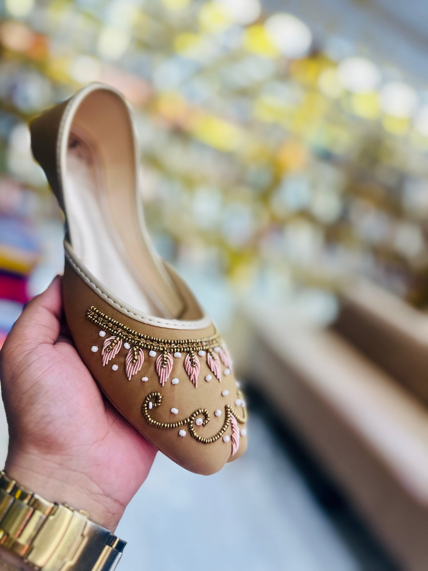 Embroidered Khussa – Beige Gold